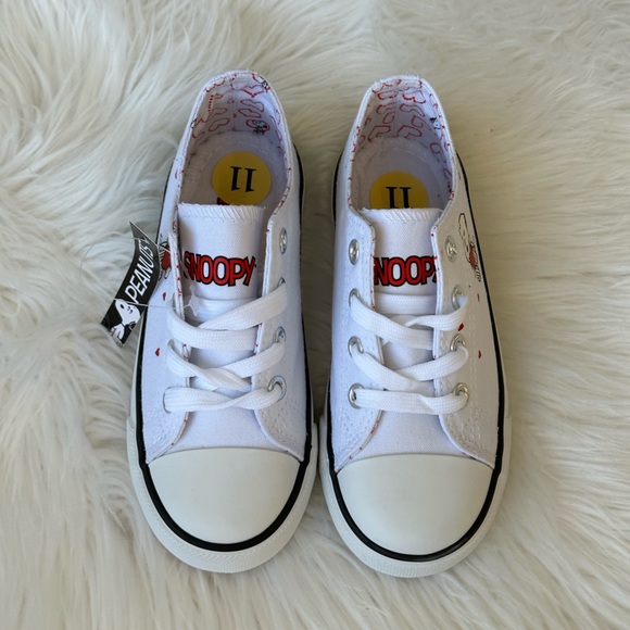 New Toddler Girl's Peanuts Snoopy White Canvas Slip On Shoes Various Sizes NIB - Picture 7 of 11